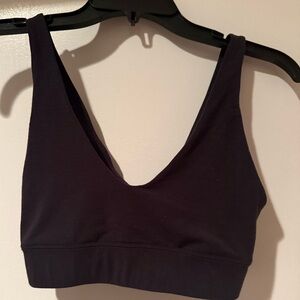 Chic Black GapFit Breath Sports Bra